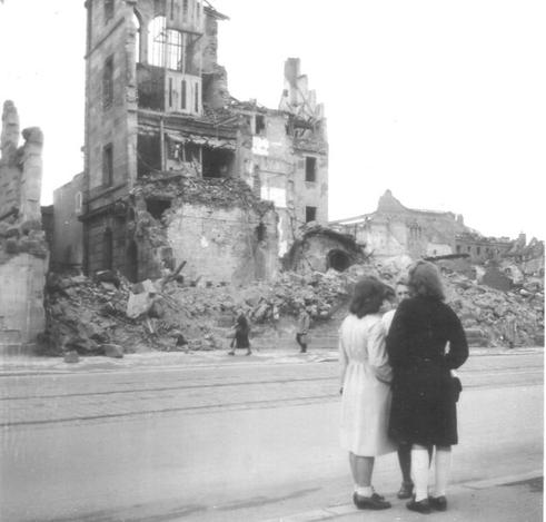 Nürnberg nach Kriegsende 1945 - 015.jpg, https://commons.m.wikimedia.org/wiki/File:N%C3%BCrnberg_nach_Kriegsende_1945_-_015.jpg