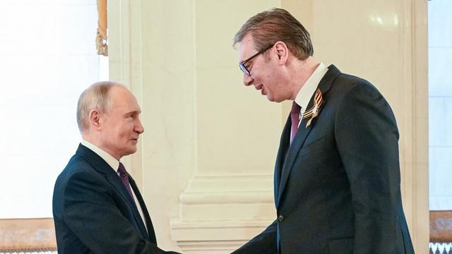 V Moskvi velika vojaška parada, Vučić poziral s Putinom