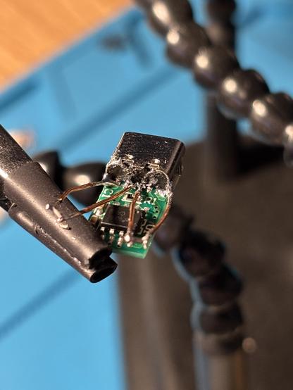 Two 5.1kOhm resistors added to a charger board missing them.