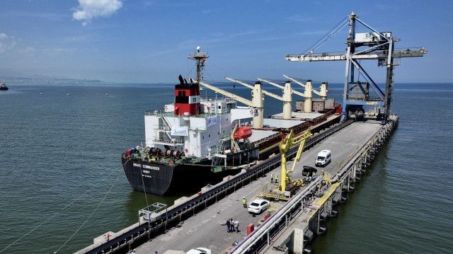 Humanitarian aid ship with Ukrainian grain arrives in northern Türkiye en route to crisis-hit regions