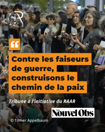 L'image utilisée dans l'article https://raar.info/2025/05/israel-palestine-contre-les-faiseurs-de-guerre-construisons-le-chemin-de-la-paix/ . On voit de nombreuses femmes (et quelques hommes) tenant des portraits de personnes tuées.