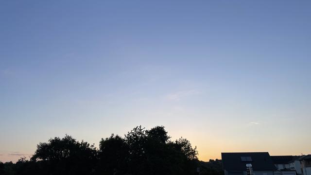 Foto - ein schöner Morgen zu meinem Dienstende ... viel Himmel mit ein wenig Morgenröte ...