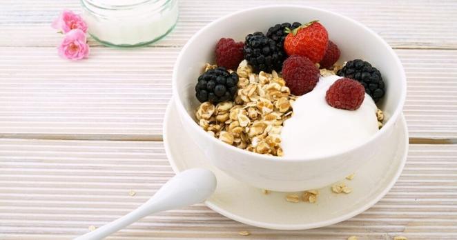 9 best Mediterranean diet snacks, according to RDs