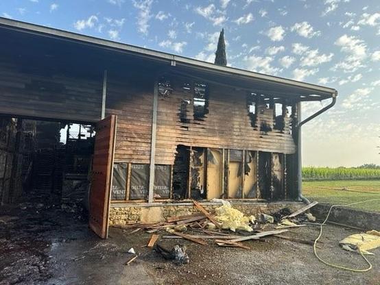 Un important incendie emporte 240.000 bouteilles dans le chai d’un château bordelais