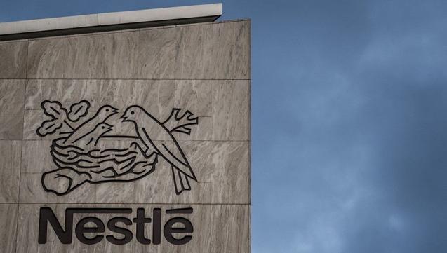 Scandale des eaux en bouteille : les échanges entre Nestlé et l'Elysée rendus public  : épisode /11 du podcast On vous explique | Radio France