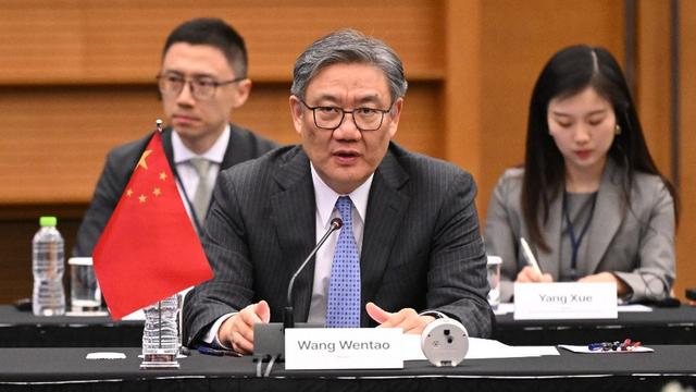 Le ministre chinois du Commerce, Wang Wentao, à Séoul, la capitale de la Corée du Sud, le 30 mars 2025.