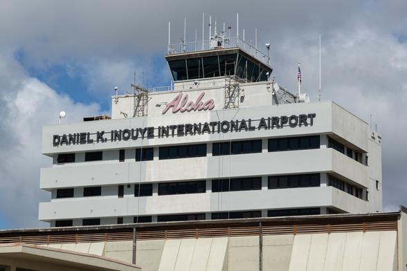 Honolulu airport exterior german tourists