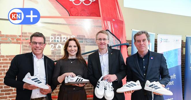 Bis in die Fußspitzen motiviert für Olympia: IHK-Präsident Knud Hansen von Intersport Knudsen übergab Kiel-Schuhe an Innenstaatssekretärin Magdalena Finke, Ministerpräsident Daniel Günther und Oberbürgermeister Ulf Kämpfer. Bald werden mehr Kiel-Schuhe produziert.