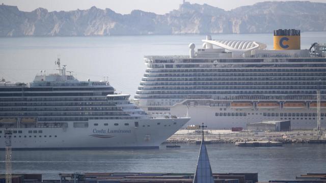 Cruise ships in the southern French port of Marseille. | © Daniel Cole/AP