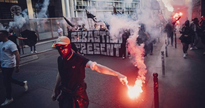 Lors d'une manifestation de militants néofascistes et néonazis du «Comité du 9 mai» (C9M), le 11 mai 2024 à Paris. Lors d'une manifestation de militants néofascistes et néonazis du «Comité du 9 mai» (C9M), le 11 mai 2024 à Paris.