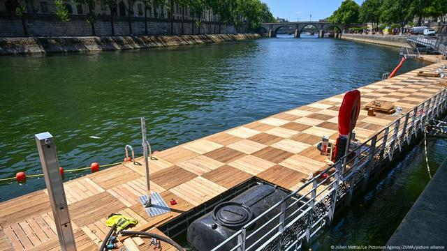 A bathing area at Pont Marie in Paris on 3 July 2025. | Image: Julien Mattia/Le Pictorium Agency/ZUMA/picture alliance