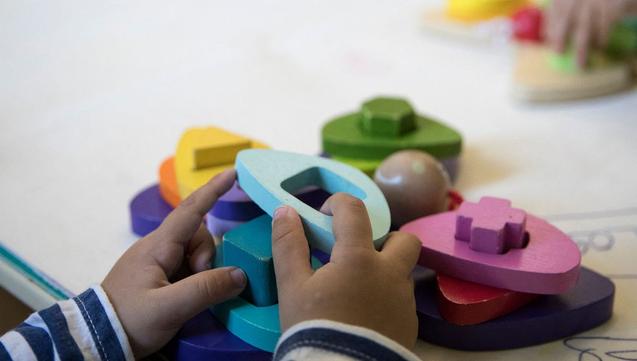 "Le choix du low-cost" : le nouveau diplôme de la petite enfance suscite la colère des professionnels
