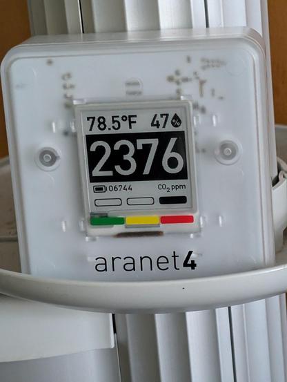Aranet4 Air quality Meter showing 2376 ppm of CO2 and indicating "red"