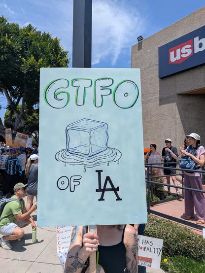 GTFO of LA

LA is the Dodgers logo
(Melting ice-cube)