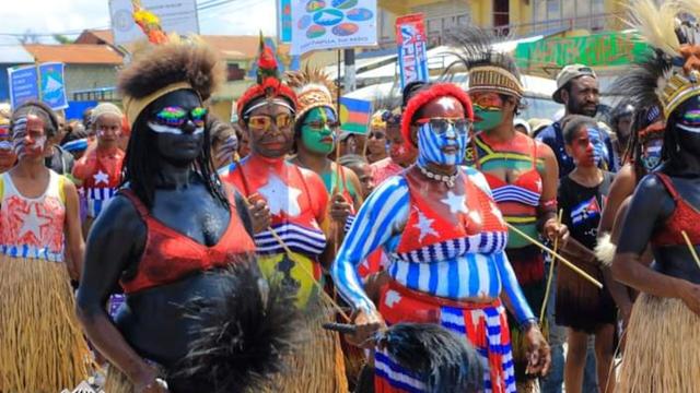 #News: #Indigenous #Papuans in #Merauke #WestPapua protest landgrabbing disguised as ‘food security’ projects. 🌳 Ancestral lands are being cleared, threatening their way of life and biodiversity. #PapuanLivesMatter #PapuaMerdeka 🌴🩸🧐⛔️ #BoycottPalmOil  https://asiapacificreport.nz/2025/05/16/indigenous-papuans-accuse-indonesian-government-of-land-grabbing-for-food-security-project/?utm_source=mastodon&utm_medium=Palm+Oil+Detectives&utm_campaign=publer