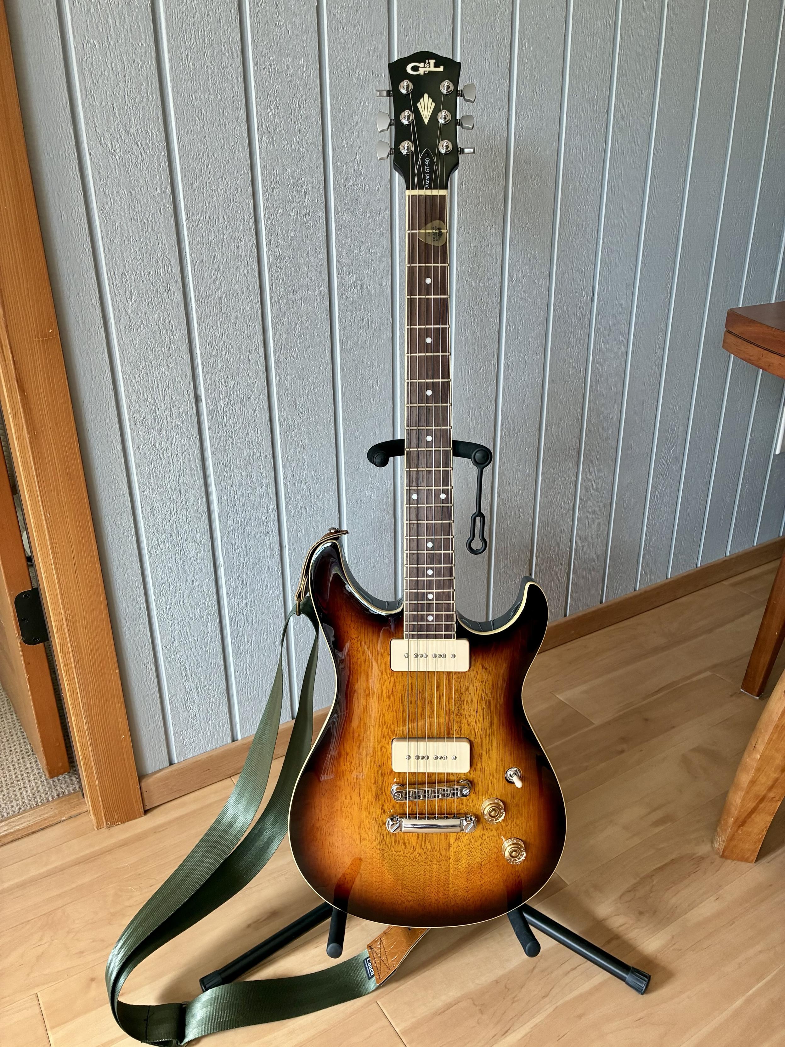 Sunburst G&L Ascari with P90 pickups, tune-o-matic bridge and stop tailpiece