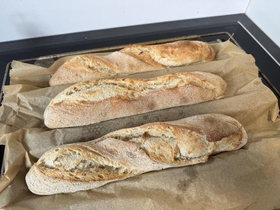 3 Sauerteigbaguette aus dem Ofen