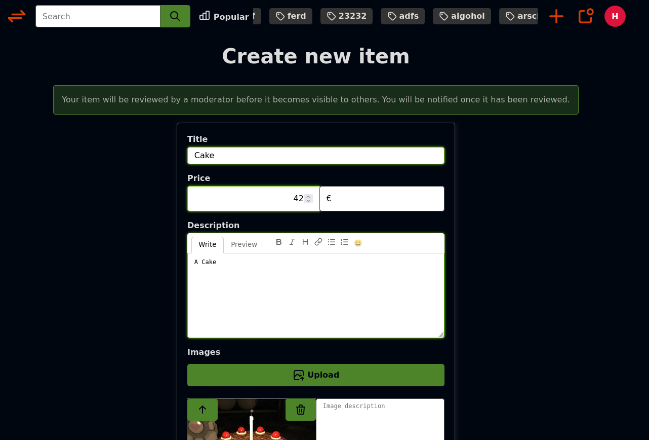 Flohmarkts Create-Item Dialog from User perspective. A banner tells the user that their newly created item shall undergo a review before it is being shown to the public.