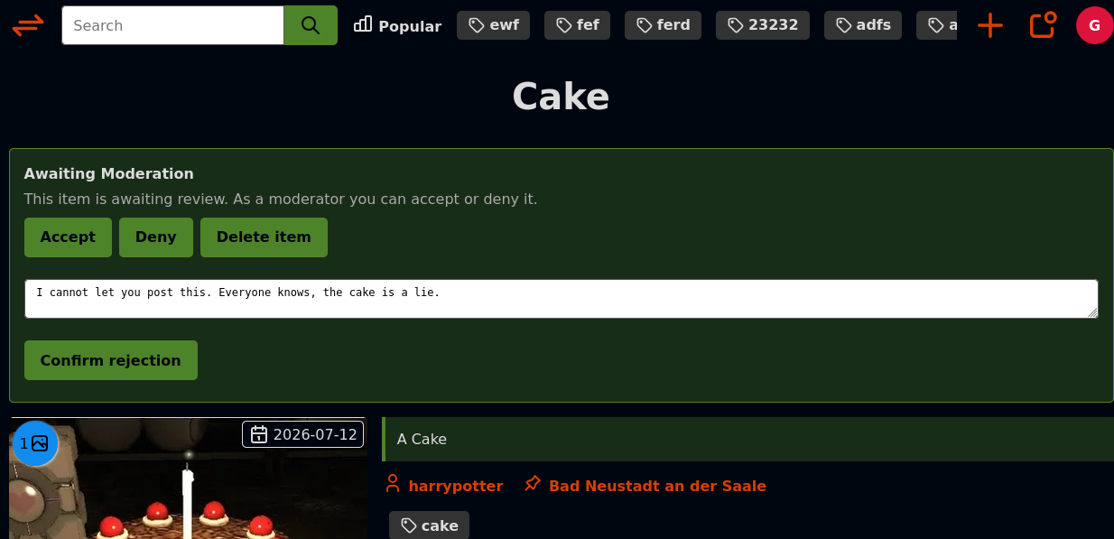 A moderator's view on a not-yet published flohmarkt item. At the top we see a field where the moderator can input a reason for the rejection. Other buttons offer the possibility to approve the item or delete it altogether.