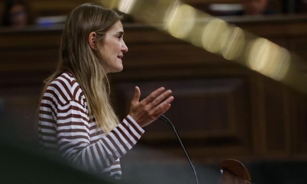 La vicepresidenta tercera del Gobierno, Sara Aagesen, interviene durante el pleno en el Congreso. (EFE/ Sergio Pérez)