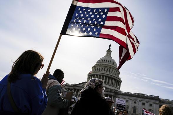 Upside-down US flag at the Capitol