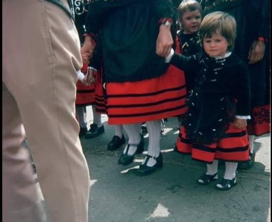 Mini MJ vestida de piñorra. Domingo de calderas de 1976.