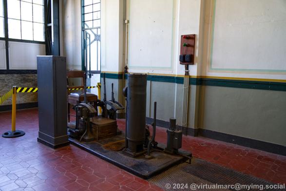 A photo of the steat to controll the speed and direction of the winding tower from the front.