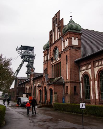 Color photo of the headframe at shaft II and the wage hall of Zollern colliery in Dortmund.