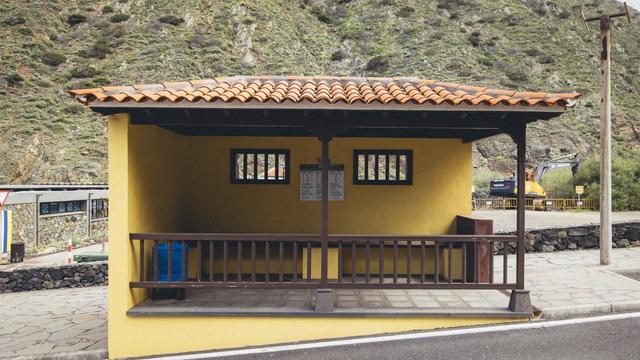 Aus der Reihe "Gebäude sehen Dich an": Bushaltestelle in Vallehermoso