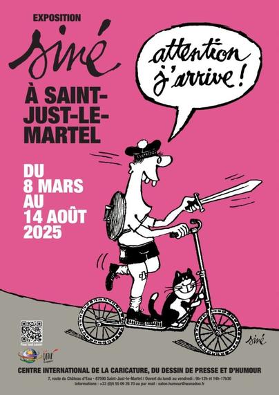 Affiche de l’exposition, illustrée d’un dessin de Siné, où l’on voit un personnage, en tenue de petit marin, sur une trottinette avec un chat. il tient à la main une épée, et porte sur son dos un couvercle de poubelle en guise de cartable.