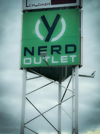 Nerd Outlet Schild