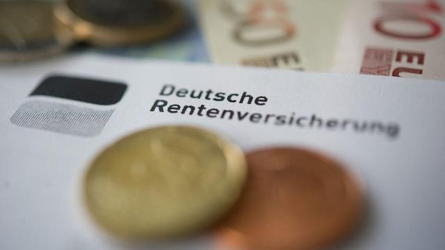 Beamte und Selbstständige: Bas: Mehr Menschen sollen in Rentenversicherung einzahlen