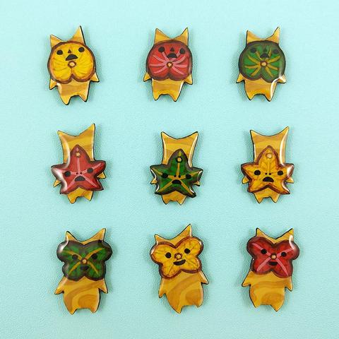 Magnets éco-responsables en forme de Korogus (issus de l'univers du jeu vidéo Zelda).
Voici toutes les versions que je propose : 3 formes de feuilles différentes (étoilée, ronde ou papillon) et en 3 couleurs différentes (vert, rouge ou jaune).