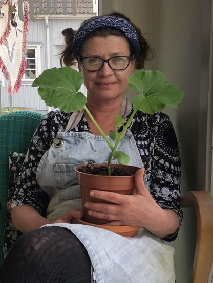 Iwona with her plant