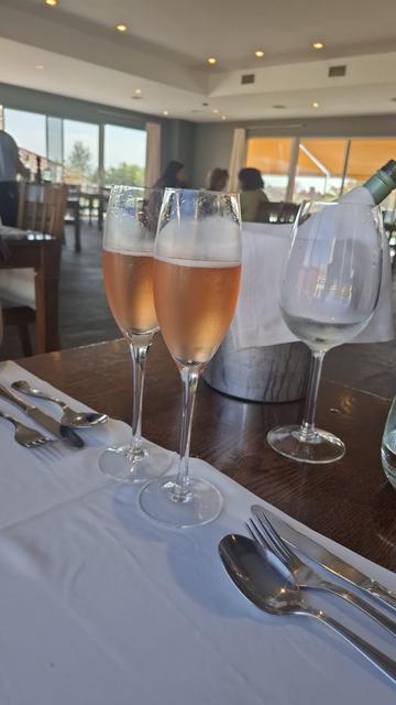 Montchenot Brut Nature Rose 
Leckeres Tröpfchen zum Anstoßen