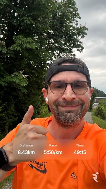 Me during today’s run with stats overlay from the Runna app.