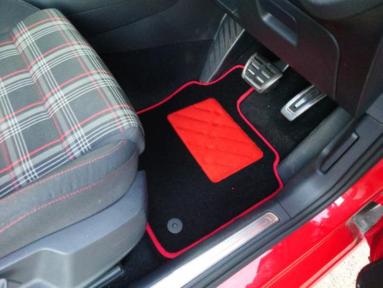 got my red and black interior mats (seat needs a deep clean, might do that tomorrow)