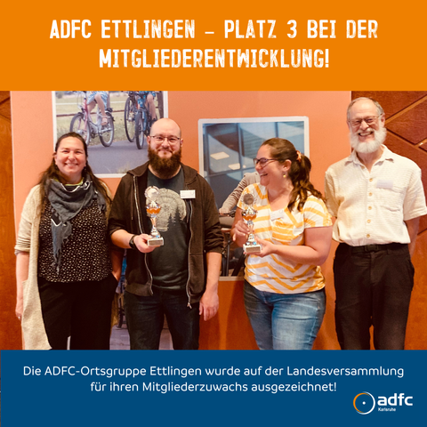 Die Gewinner aus Karlsruhe mit dem Pokal