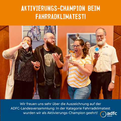 Die Gewinner aus Karlsruhe mit dem Pokal