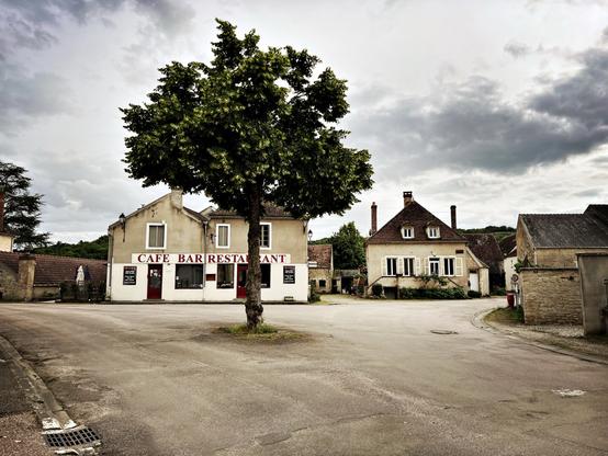 Place de Saint Moré