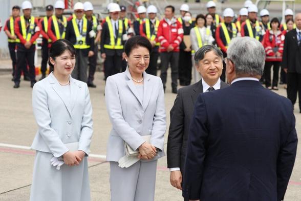 Emperor's family arrives in Okinawa