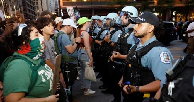 Chicago, New York, Austin... En images, les manifestations anti-expulsions qui s’étendent aux États-Unis