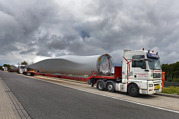 Transportation of a wind turbine component in Rhineland-Palatinate in 2014. | Image: Bernd Zillich/ Shutterstock.com (Image: Bernd Zillich/ Shutterstock.com)