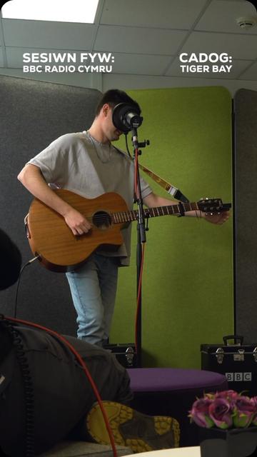 Braf cael perfformio Sesiwn Fyw ar BBC Radio Cymru @bbcradiocymru2 yr wythnos yma ar raglen Aled Hughes 🎸🎷🎙️

Dyma berfformiad llawn o Tiger Bay… | Iestyn Gwyn Jones