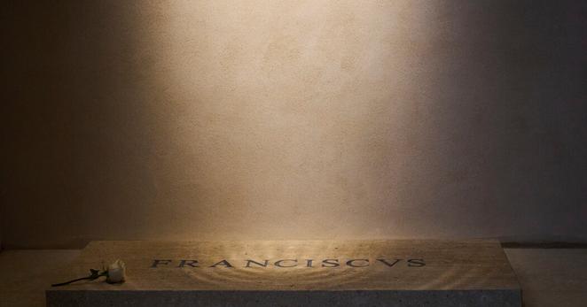 Pope Francis’ tomb is inscribed with the name “Franciscus,” in irregularly spaced lettering.