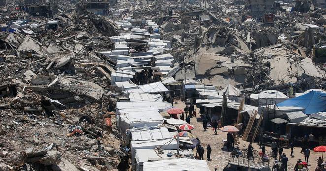 Un marché dans le camp de réfugiés de Jabalia, dans le nord de la bande de Gaza, le 8 mai 2025. 