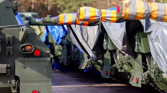 Defence equipment ready for transportation. | Hannibal Hanschke/EFE via EPA