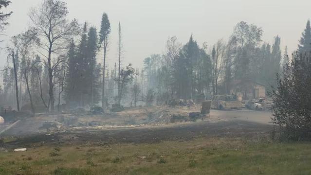 Le commerce iconioque de La Ronge Robertson trading post est ravagé par les flammes.