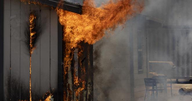 ANAHEIM, CA-JUNE 10, 2025: The test house not prepped for wildfires is fully engulfed in flames during a house-burning demonstration to show the effectiveness of ember intrusion prevention organized by the Insurance Institute for Business and Home Safety at the North Net Training Center in Anaheim on Tuesday, June 10, 2025.(Etienne Laurent / For The Times) ANAHEIM, CA-JUNE 10, 2025: The test house not prepped for wildfires is fully engulfed in flames during a house-burning demonstration to show the effectiveness of ember intrusion prevention organized by the Insurance Institute for Business and Home Safety at the North Net Training Center in Anaheim on Tuesday, June 10, 2025.(Etienne Laurent / For The Times)