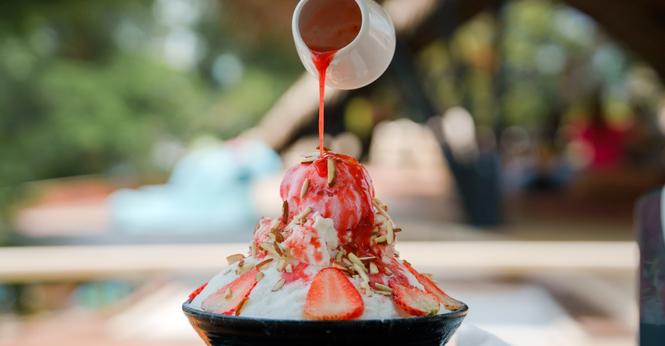Japanese,Shaved,Ice,Dessert,Hand,Pouring,Sweet,Strawberry,Sauce